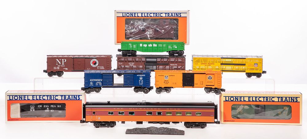Lot 453: Lionel Model Train O Scale Assortment