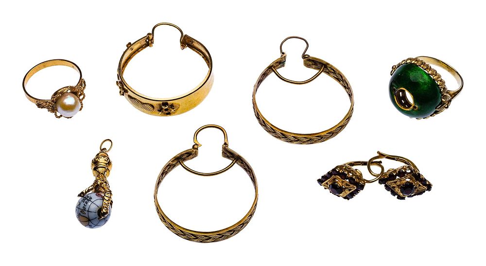 Lot 173: 18k Yellow Gold Jewelry Assortment