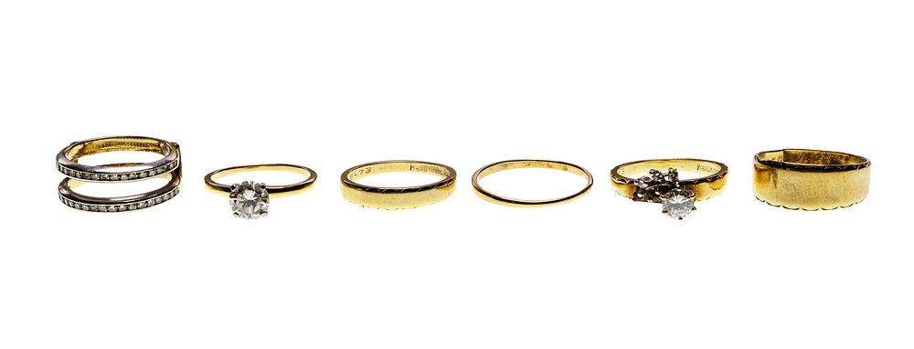 Lot 189: 14k Yellow Gold Ring Assortment