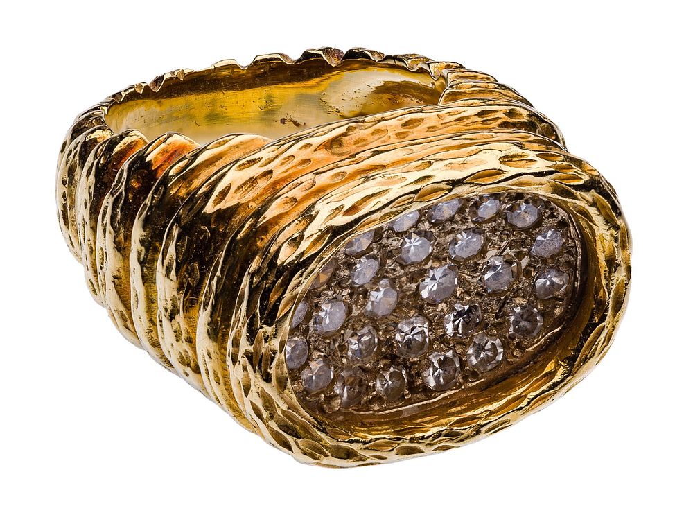 Lot 194: 18k Yellow Gold and Diamond Ring