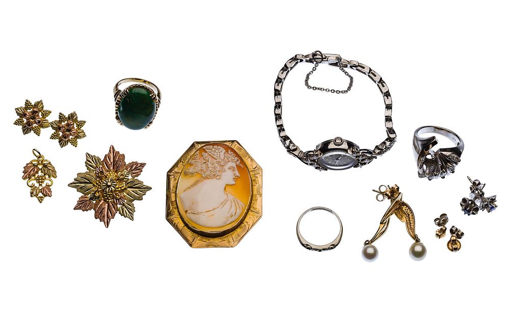 Lot 200: 14k and 10k Gold Jewelry Assortment