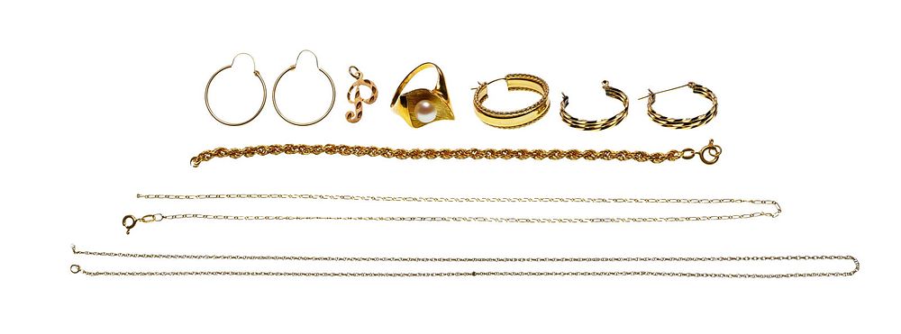 Lot 212: 18k and 14k Yellow Gold Jewelry Assortment