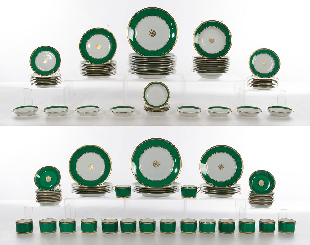 Lot 289: Richard Ginori Visconte Porcelain China Service