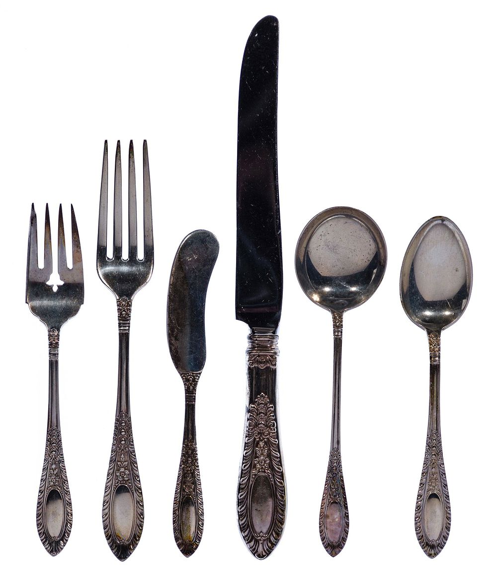 Lot 443: Manchester Gadronette Sterling Silver Flatware Assortment