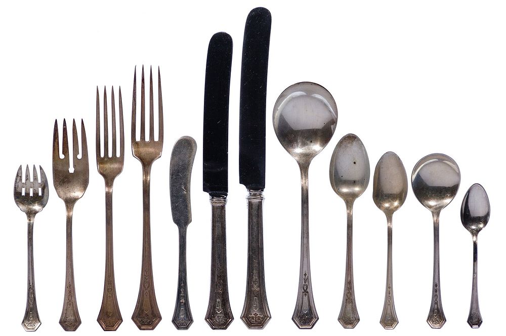 Lot 483: Reed and Barton Dorothy Quincy Sterling Silver Flatware Assortment