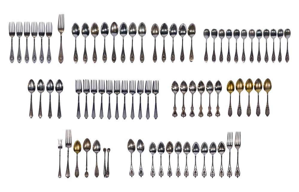 Lot 485: Lunt Sterling Silver Flatware Assortment