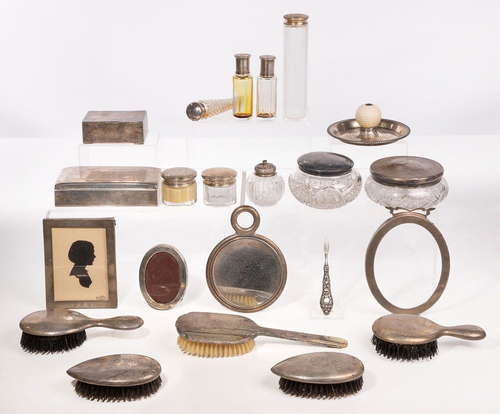 Lot 560: Sterling Silver Vanity Assortment
