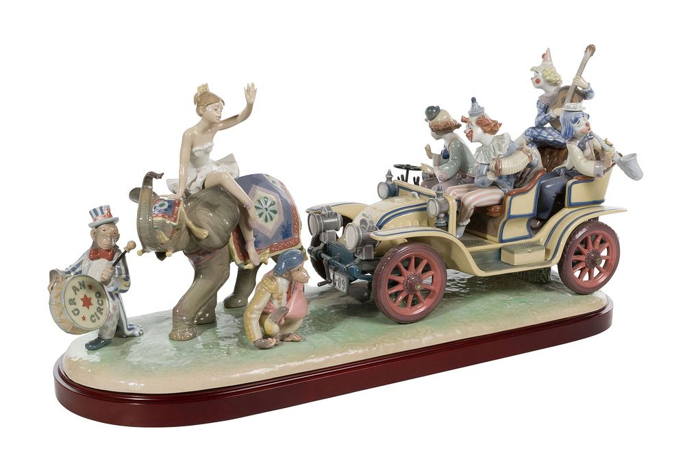 Lot 223: Lladro #1609 'Circus Parade' Porcelain Figurine