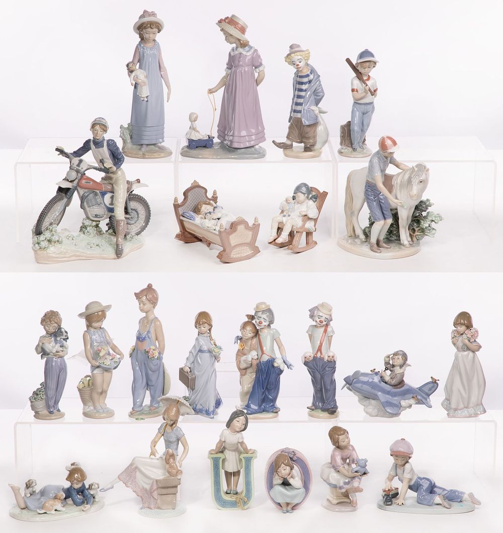 Lot 231: Lladro Figurine Assortment
