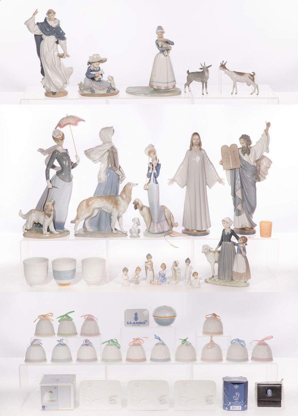 Lot 237: Lladro Figurine Assortment