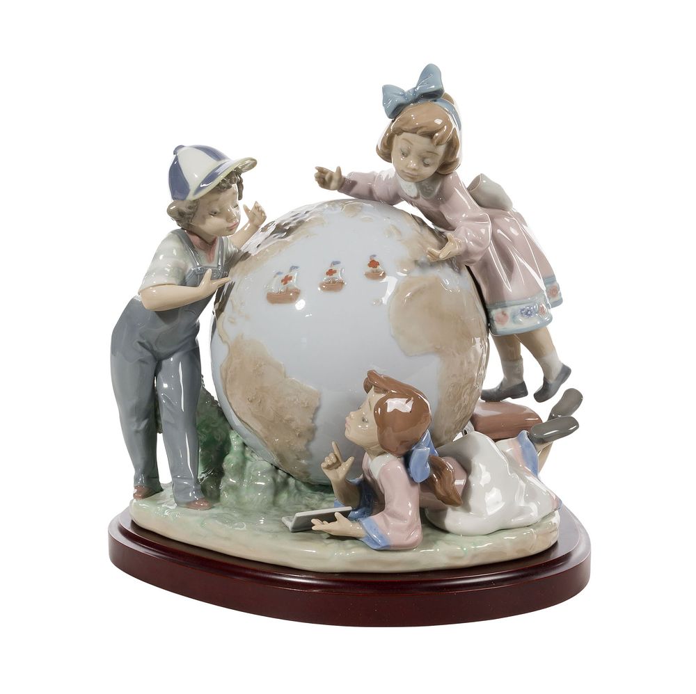 Lot 239: Lladro #5847 'Voyage of Columbus' Porcelain Figurine