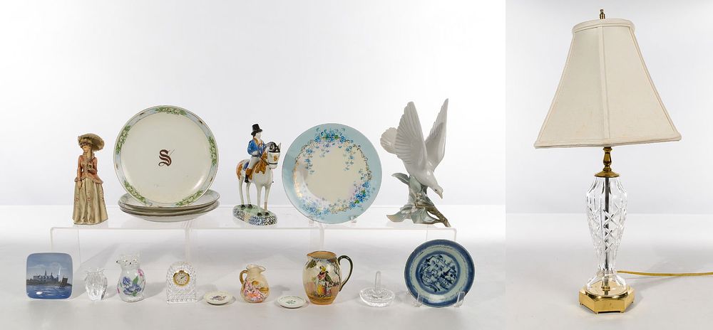 Lot 271: Decorative Object Assortment