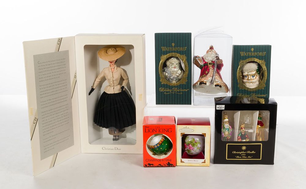 Lot 287: Holiday Ornament and Decorative Assortment