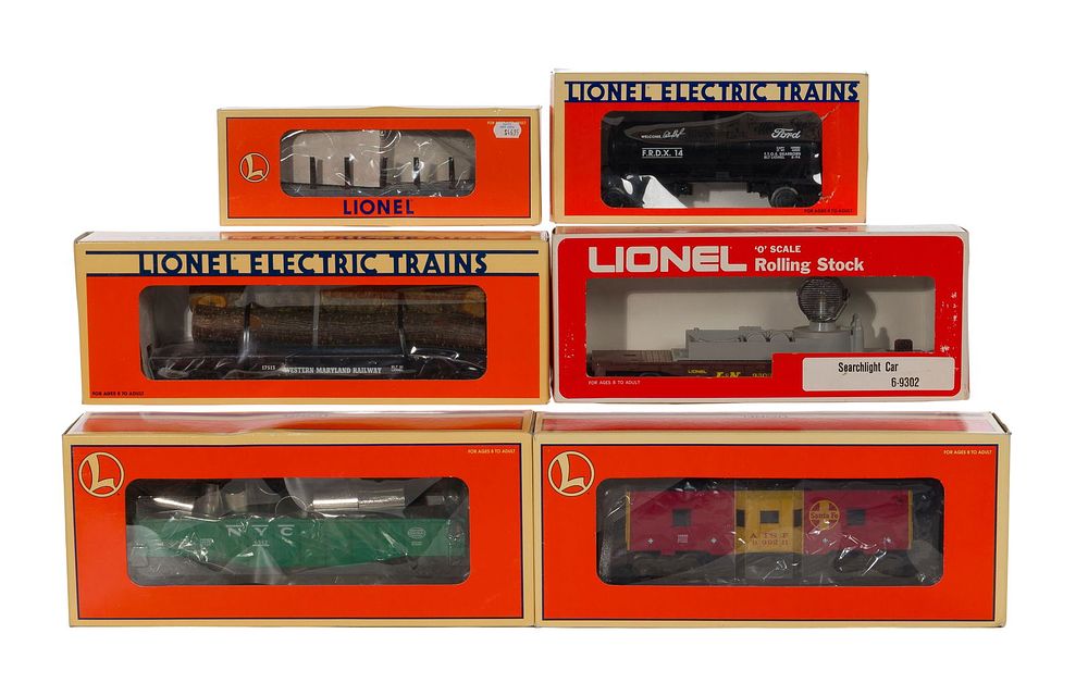 Lot 297: Lionel Model Train O Scale Flatcar Assortment
