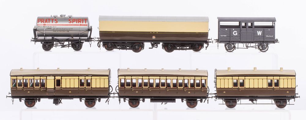 Lot 319: Lawrence Scale Models Model Train O Scale Car Assortment