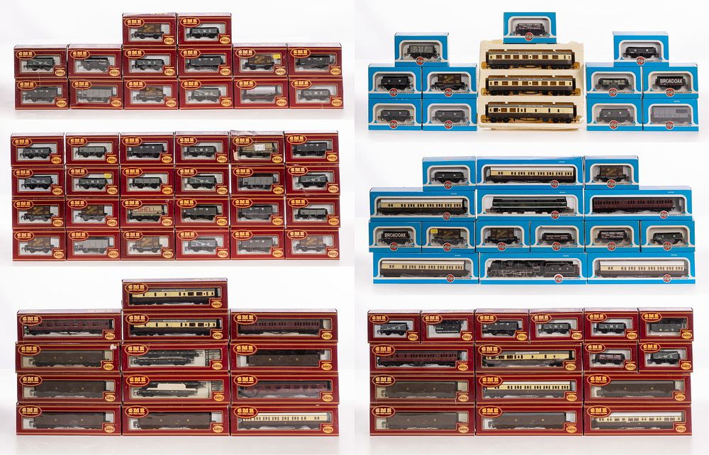 Lot 328: Airfix Model Train OO Scale Assortment