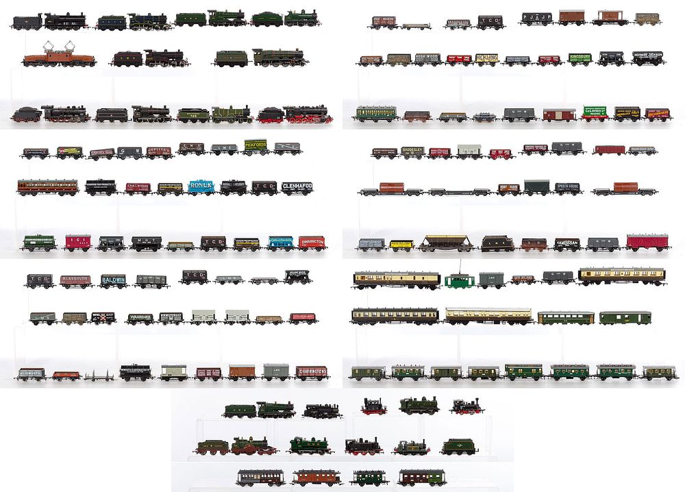 Lot 330: Model Train OO Scale Assortment