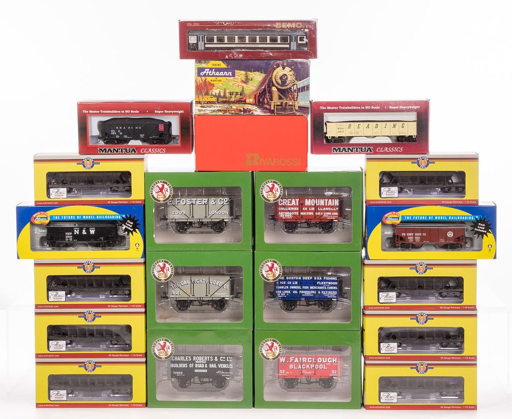 Lot 332: Model Train HO Scale Car Assortment
