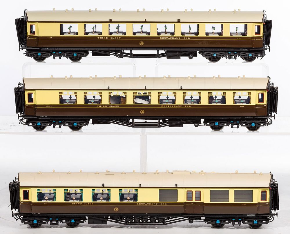 Lot 202: Model Train O Scale Passenger Car Assortment