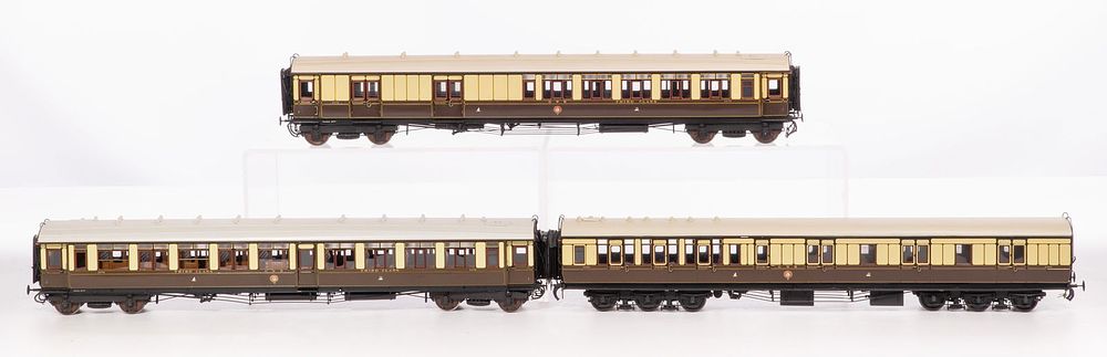 Lot 245: Lawrence Scale Models Model Train O Scale Carriage Assortment