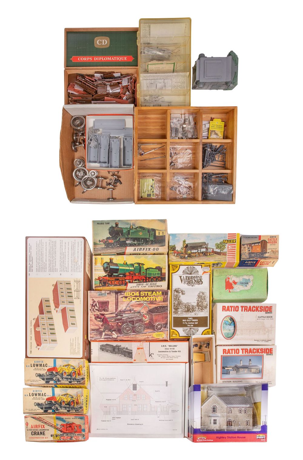 Lot 254: Model Train Accessory and Building Assortment