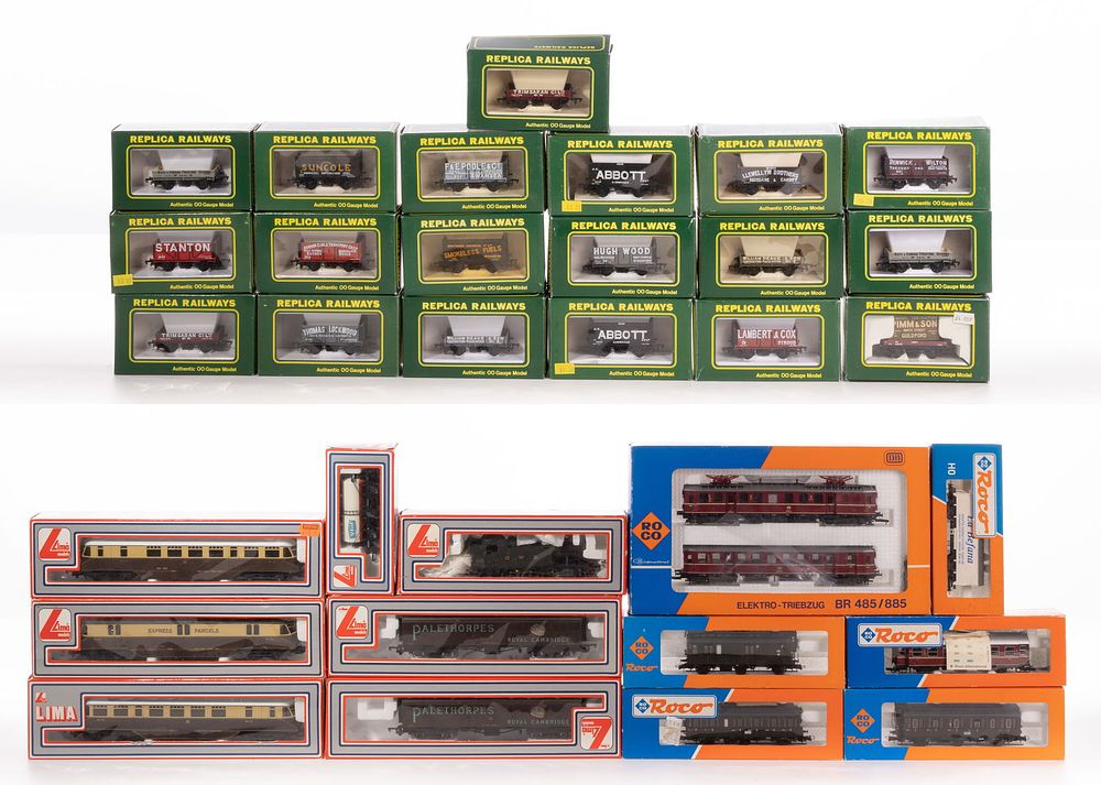 Lot 303: Model Train HO Scale Car Assortment