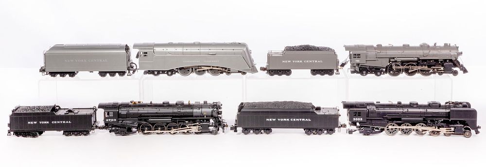 Lot 352: Lionel Model Train O Scale New York Central Locomotive with Tender Assortment