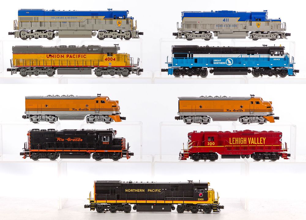 Lot 366: Lionel Model Train O Scale Locomotive Assortment