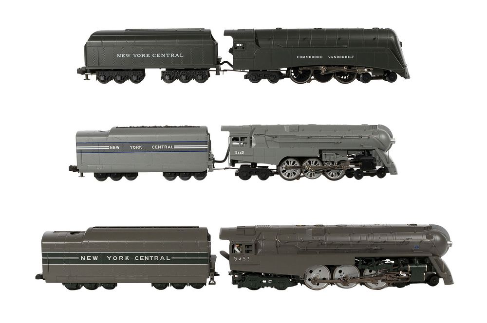 Lot 375: MTH Model Train O Scale New York Central Streamlined Locomotive with Tender Assortment
