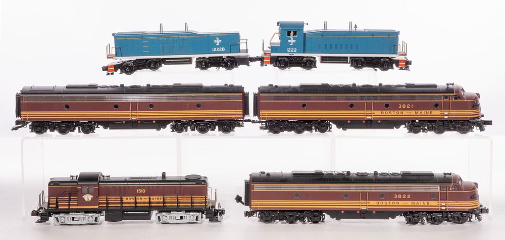 Lot 460: MTH Model Train O Scale Boston and Maine Locomotive and Tender Assortment