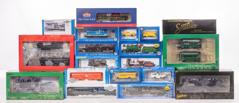 Lot 526: Bachmann Model Train HO Scale Assortment