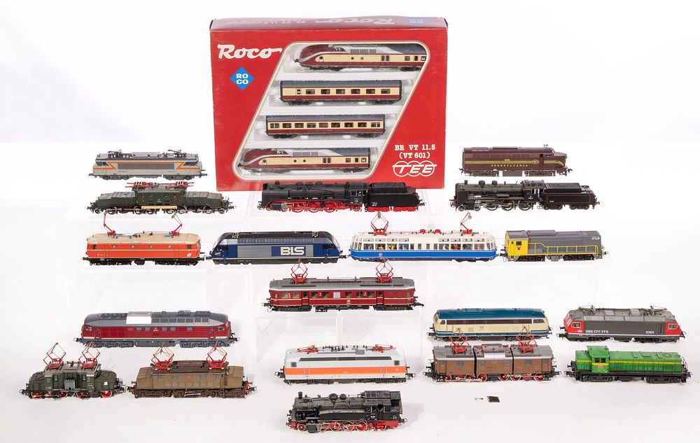 Lot 527: Roco Model Train HO Scale Assortment