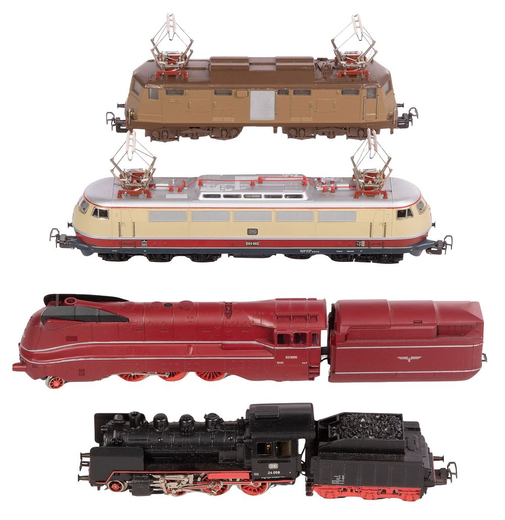 Lot 528: Marklin Model Train HO Scale Assortment