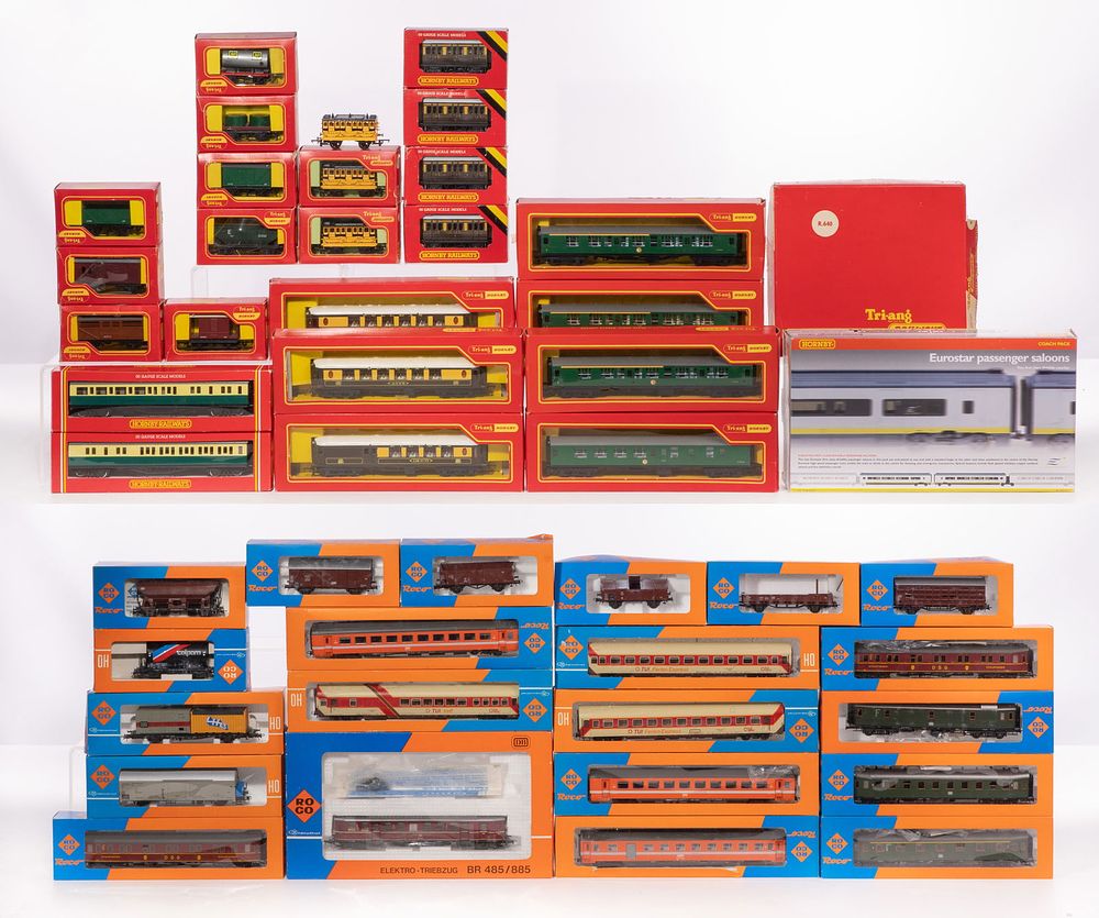 Lot 547: Roco and Hornby Model Train HO Scale Boxed Assortment