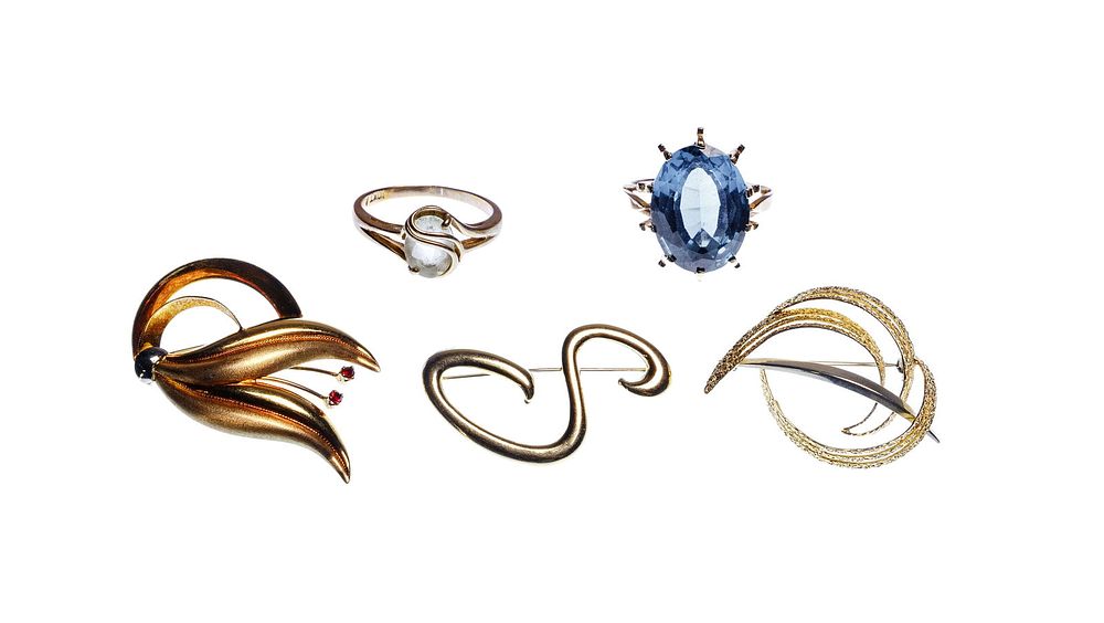 Lot 187: 18k and 10k Yellow Gold Jewelry Assortment