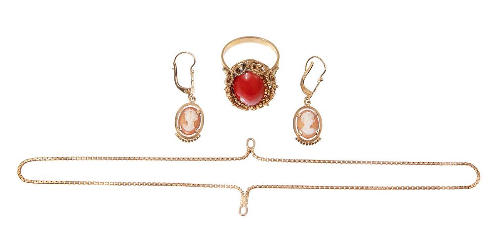 Lot 188: 18k Yellow Gold Jewelry Assortment