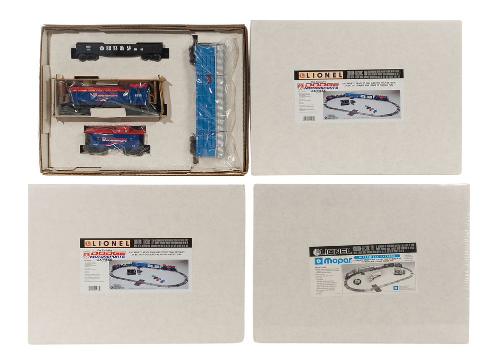 Lot 267: Lionel Model Train O-27 Scale Set Assortment