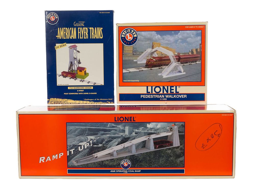 Lot 274: Lionel Model Train Accessory Assortment