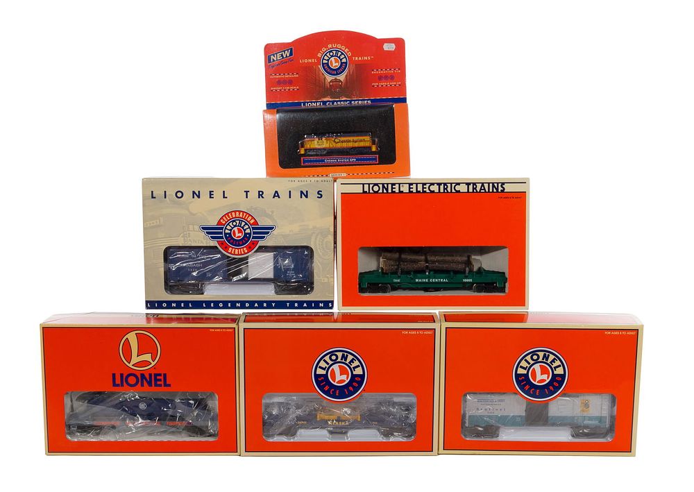 Lot 281: Lionel Model Train O Scale Car Assortment