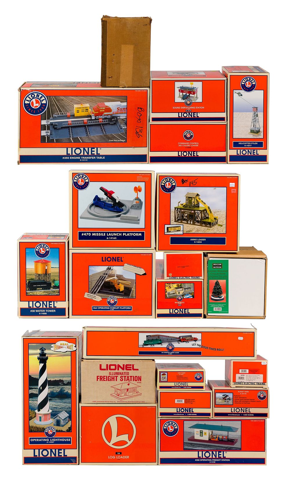 Lot 293: Lionel Model Train Building and Accessory Assortment