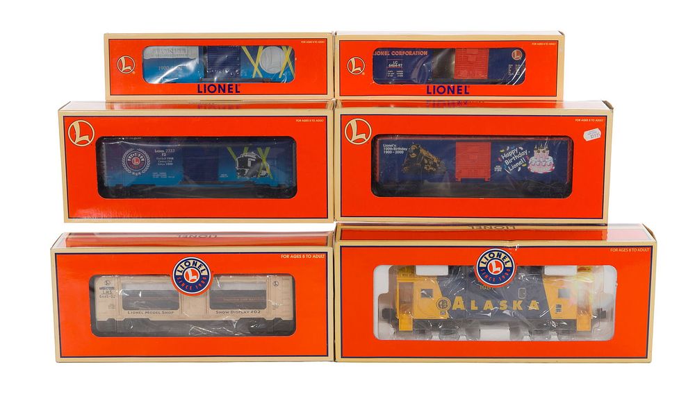 Lot 296: Lionel Model Train O Scale Car Assortment