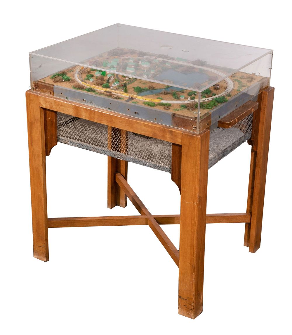 Lot 300: Micro Air Powered Model Trains and Table