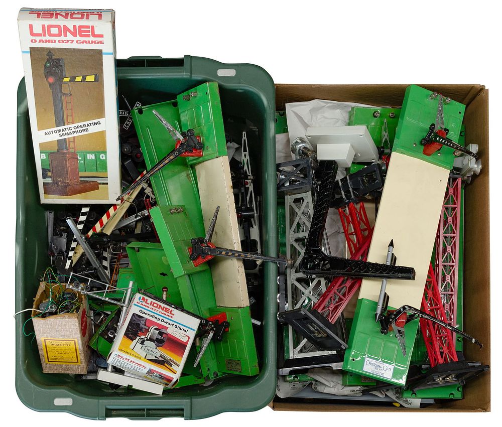 Lot 307: Lionel Model Train Accessory Assortment