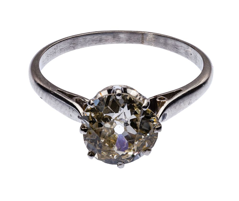 Lot 193: Platinum and Diamond Solitaire Ring