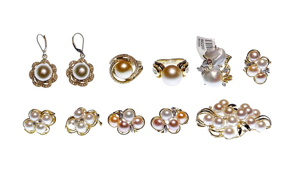 Lot 202: 14k Yellow Gold and Pearl Jewelry Assortment