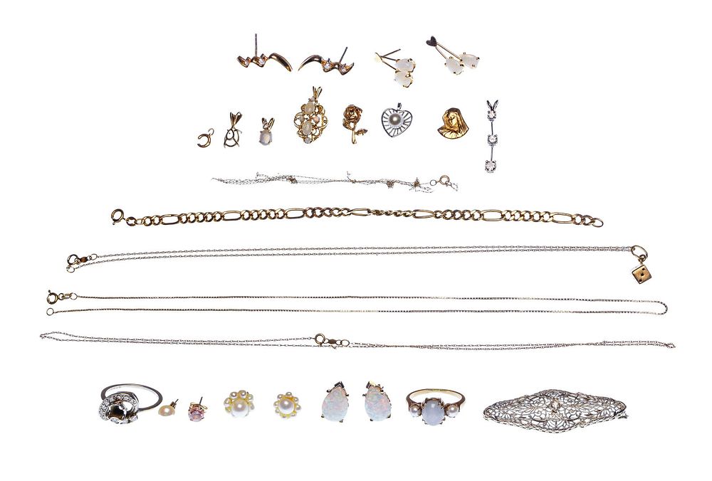 Lot 204: 14k Gold Jewelry Assortment