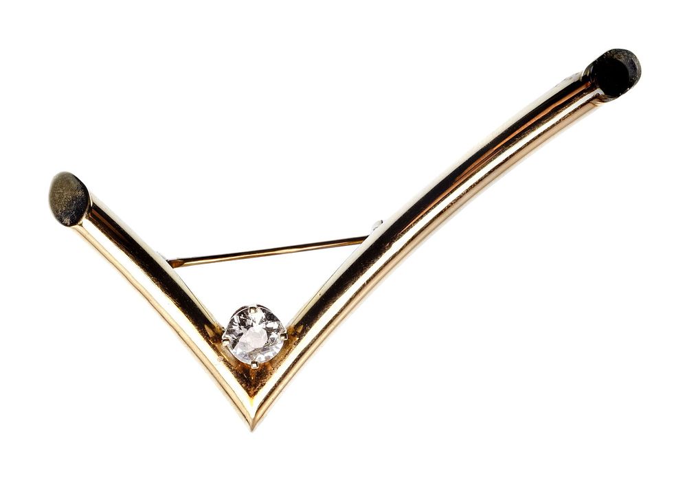 Lot 200: 14k Yellow Gold and Diamond Brooch