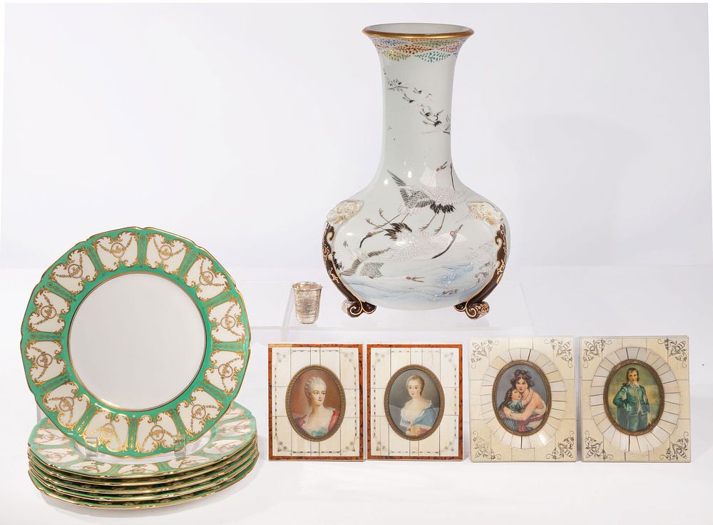 Lot 299: Decorative Object Assortment
