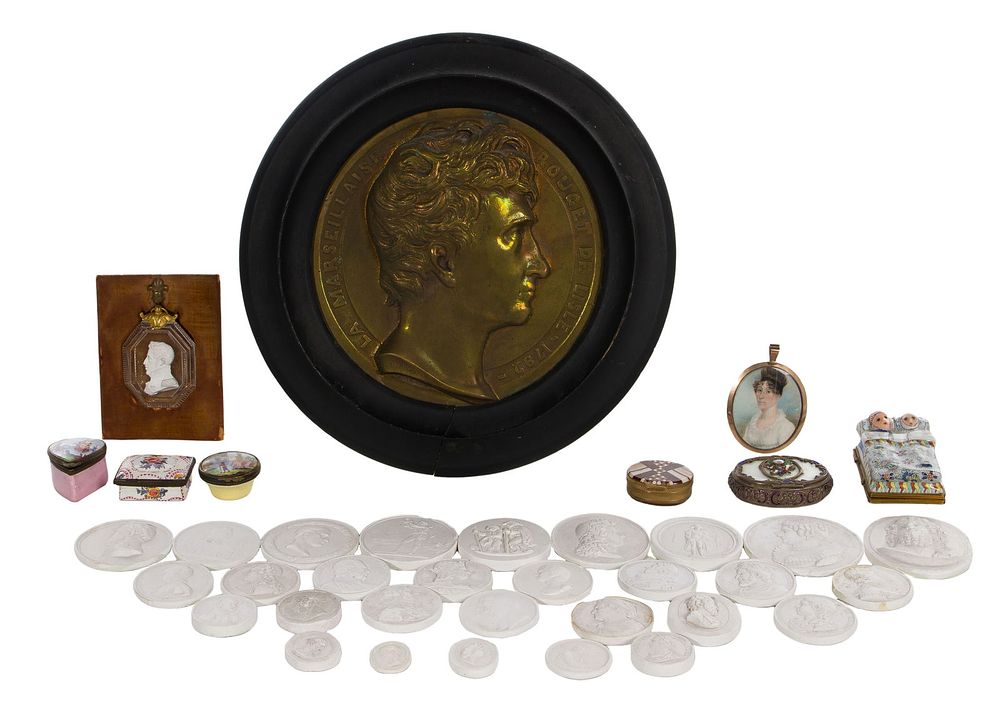 Lot 305: Decorative Object Assortment