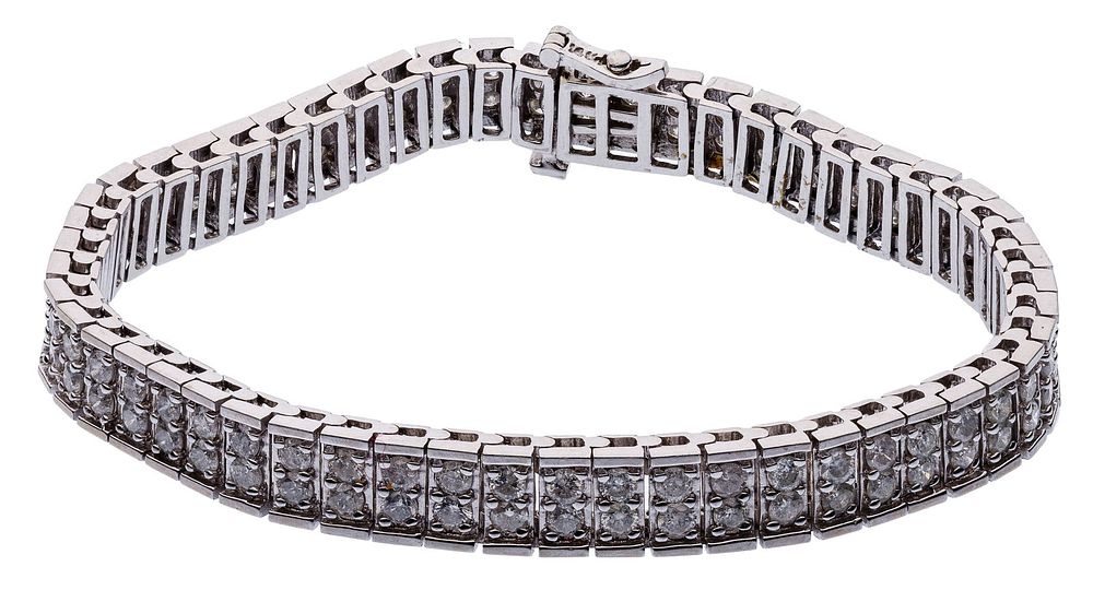 Lot 185: 14k White Gold and Diamond Tennis Bracelet